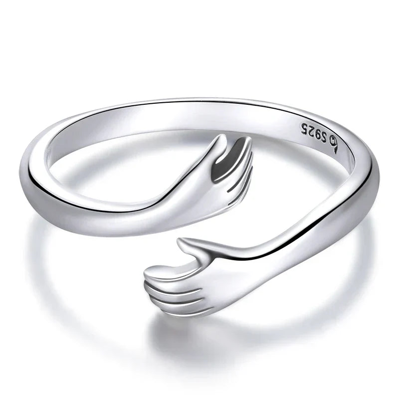 Hanna | Hug Hands Minimalist Ring